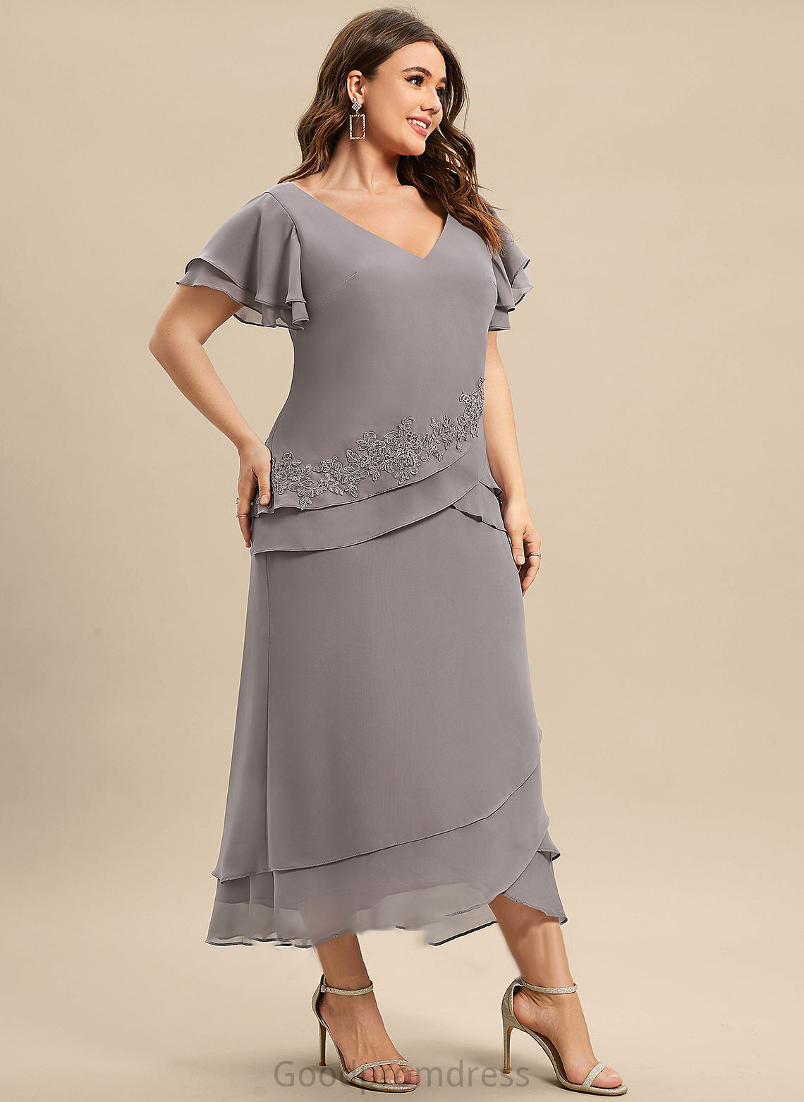 Dress of V-neck Mother of the Bride Dresses Brenda Chiffon With the Ruffles Asymmetrical Cascading Lace Mother Appliques Sheath/Column Bride