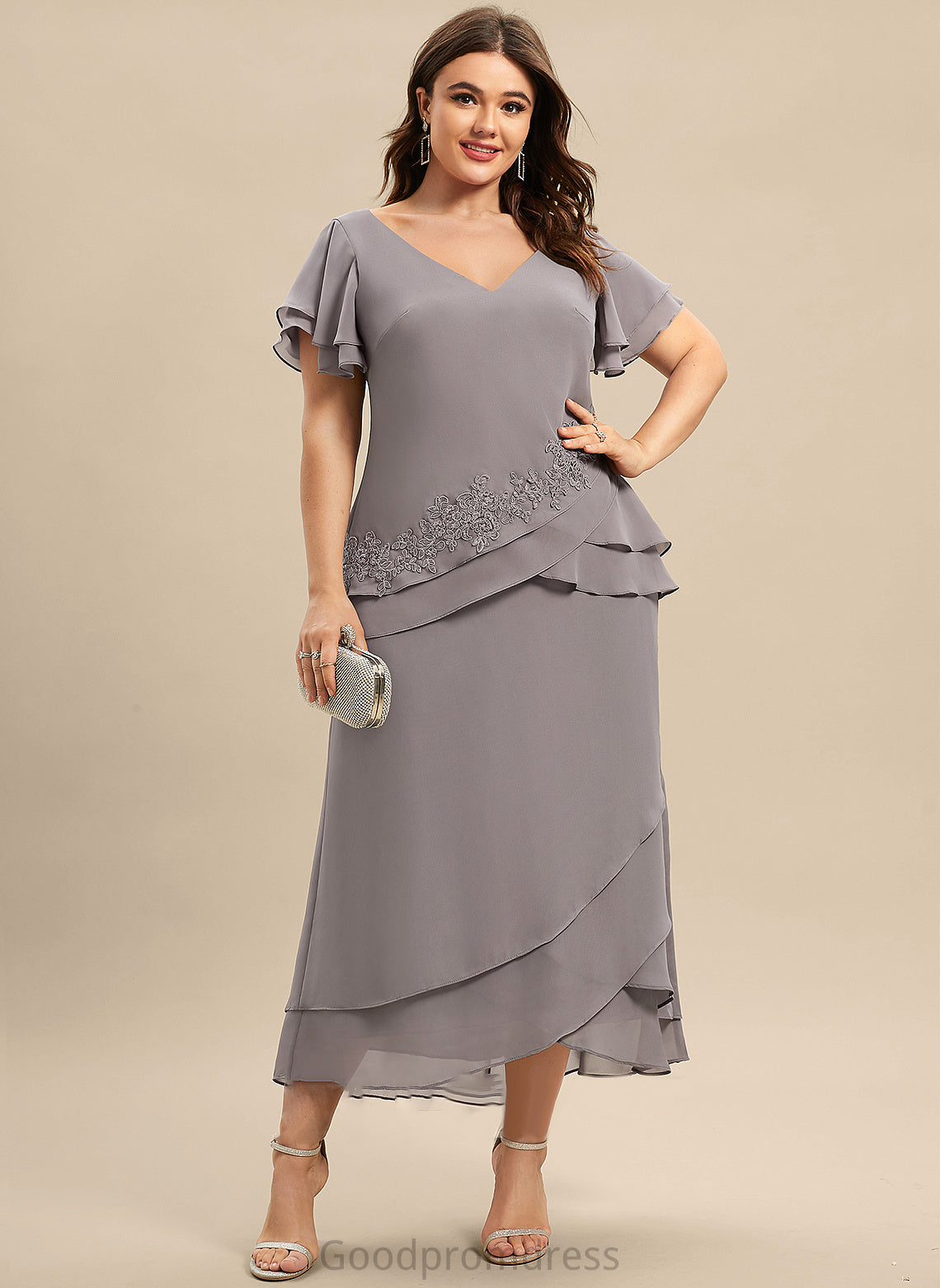 Dress of V-neck Mother of the Bride Dresses Brenda Chiffon With the Ruffles Asymmetrical Cascading Lace Mother Appliques Sheath/Column Bride