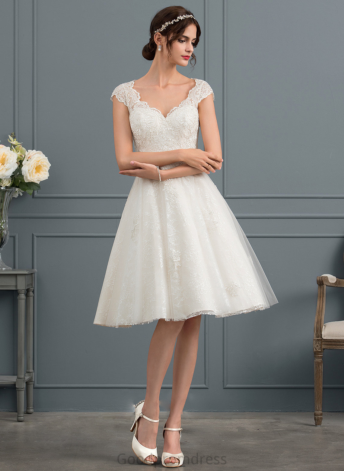 Knee-Length Lace Wedding Wedding Dresses V-neck Dress Tulle Marisa A-Line