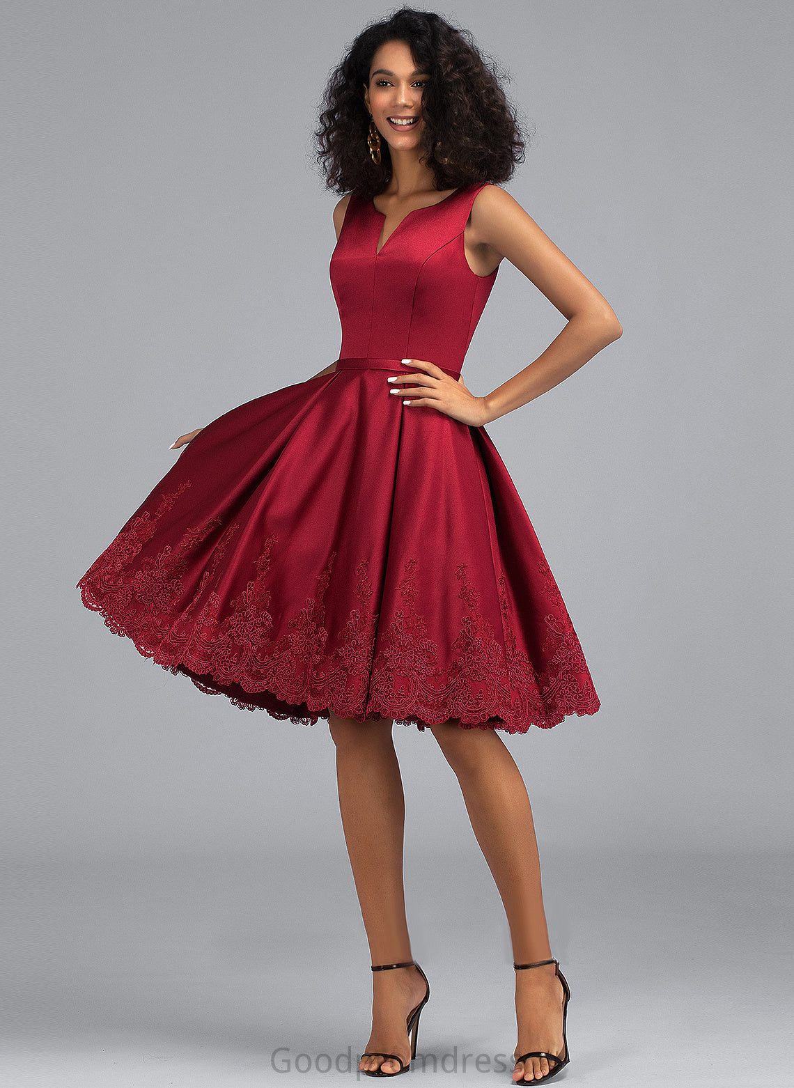 V-neck A-Line Lace Satin With Cara Cocktail Dress Knee-Length Appliques Cocktail Dresses