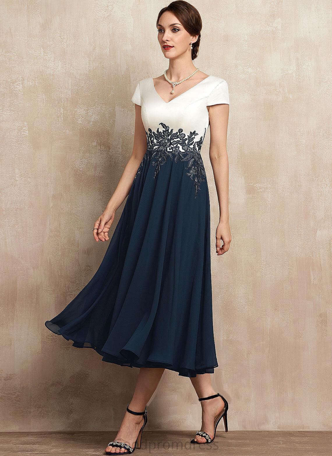 V-neck Mother of the Bride Dresses A-Line Tea-Length Mother Crystal Bride the Lace of Dress Chiffon