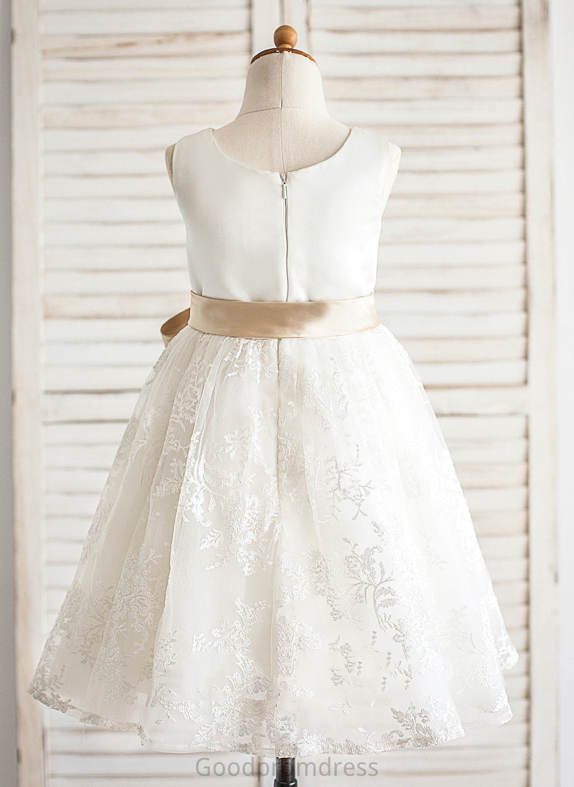 Flower Scoop - Satin/Lace Sash A-Line/Princess Jeanie Neck Girl Dress Sleeveless With Knee-length Flower Girl Dresses