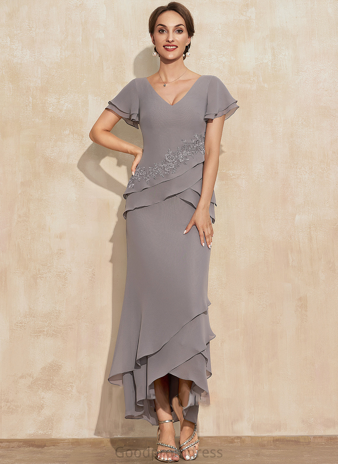 Dress of V-neck Mother of the Bride Dresses Brenda Chiffon With the Ruffles Asymmetrical Cascading Lace Mother Appliques Sheath/Column Bride