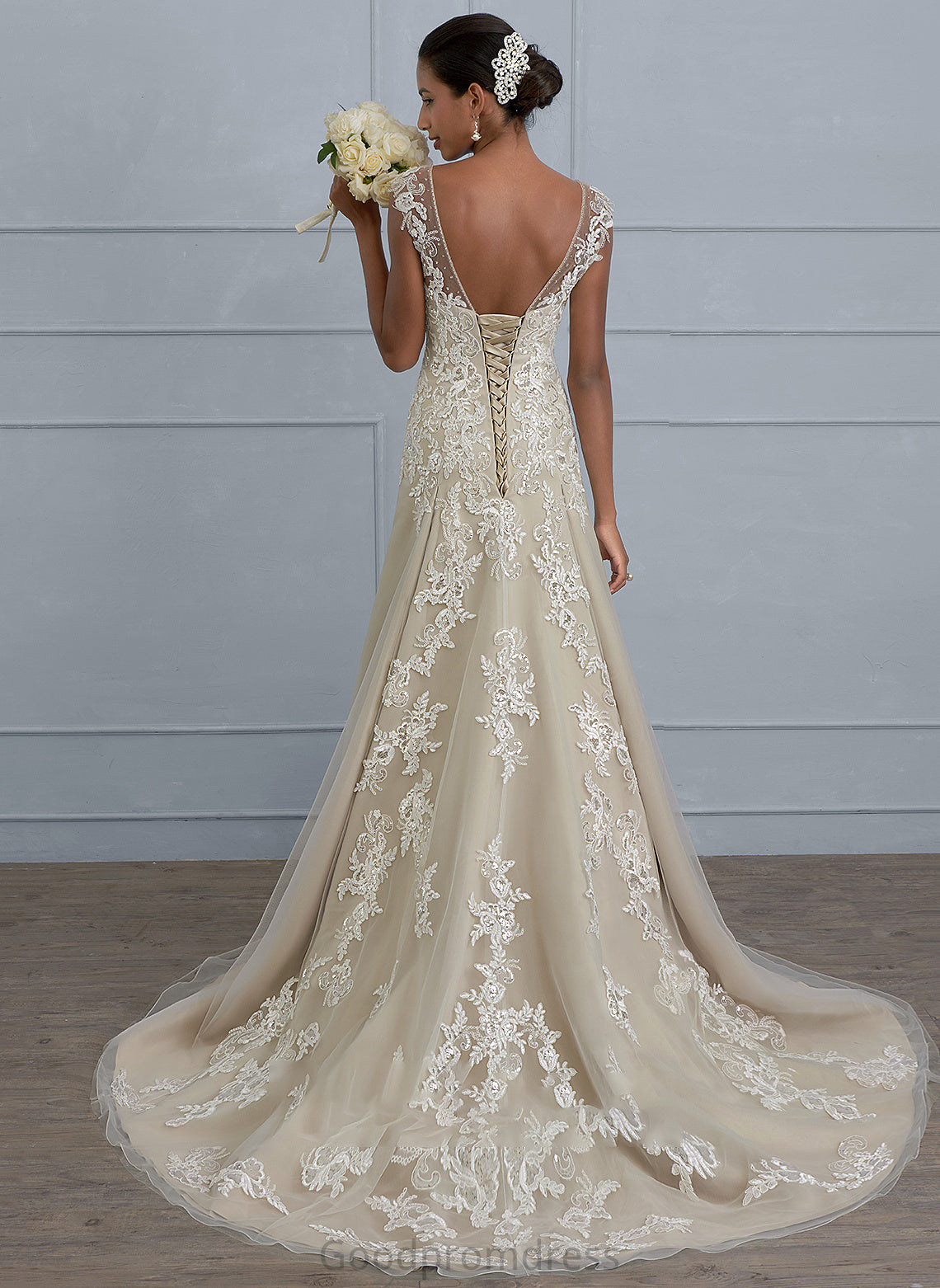 Sequins Evangeline Wedding Dresses A-Line Wedding Lace Tulle Dress With Court Train V-neck Beading