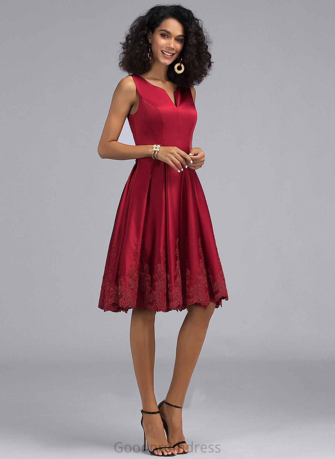 V-neck A-Line Lace Satin With Cara Cocktail Dress Knee-Length Appliques Cocktail Dresses