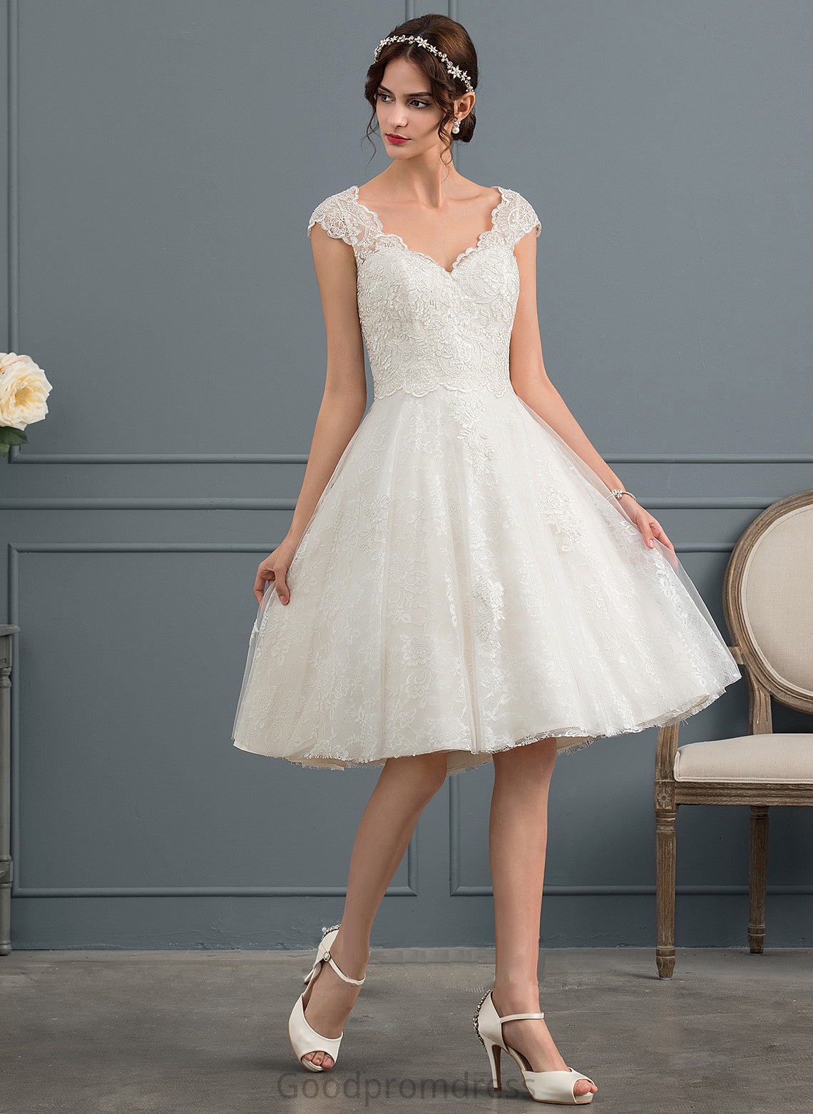 Knee-Length Lace Wedding Wedding Dresses V-neck Dress Tulle Marisa A-Line