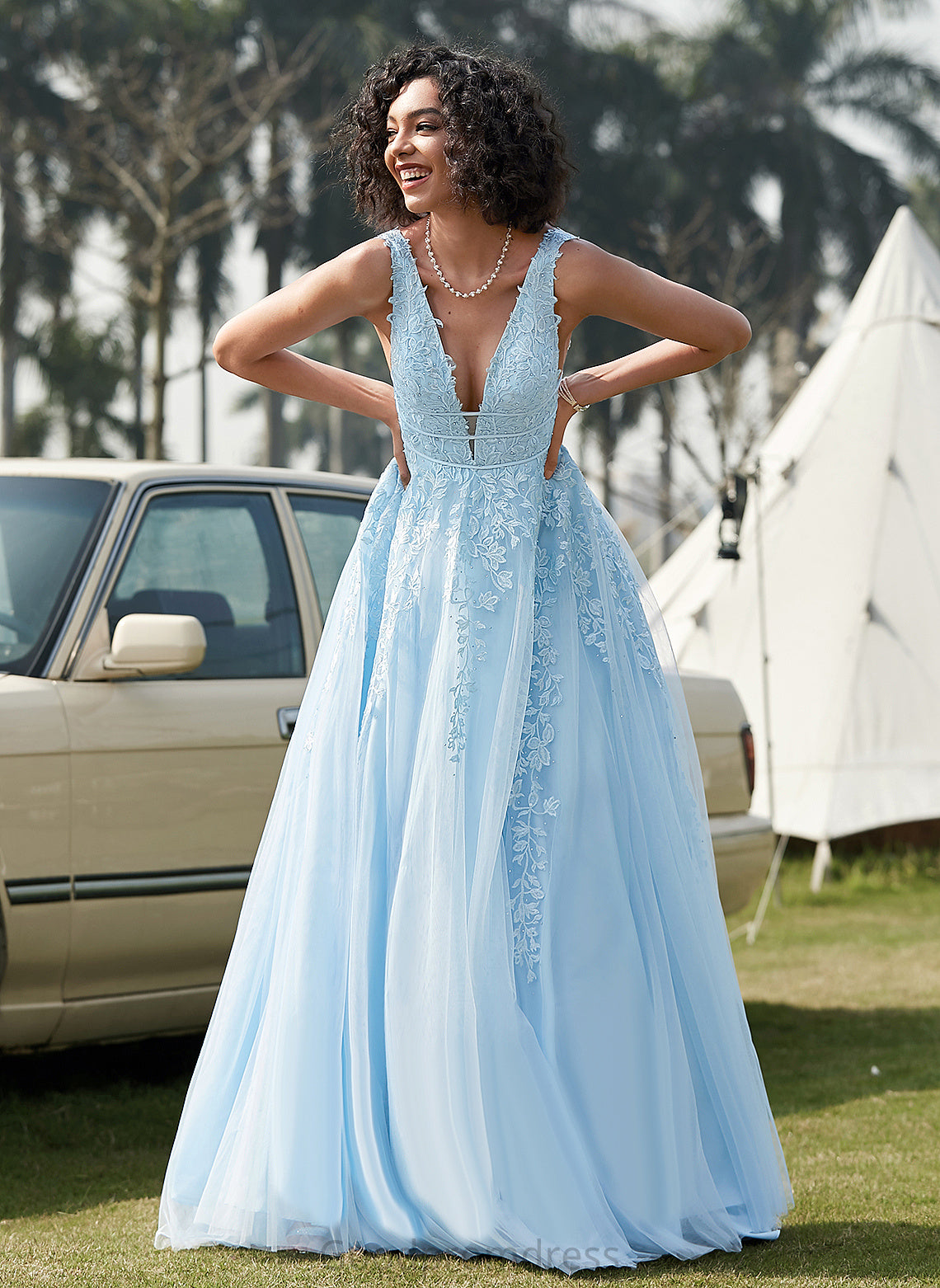 Train Tulle V-neck Leah Ball-Gown/Princess Sweep Beading Prom Dresses Lace With