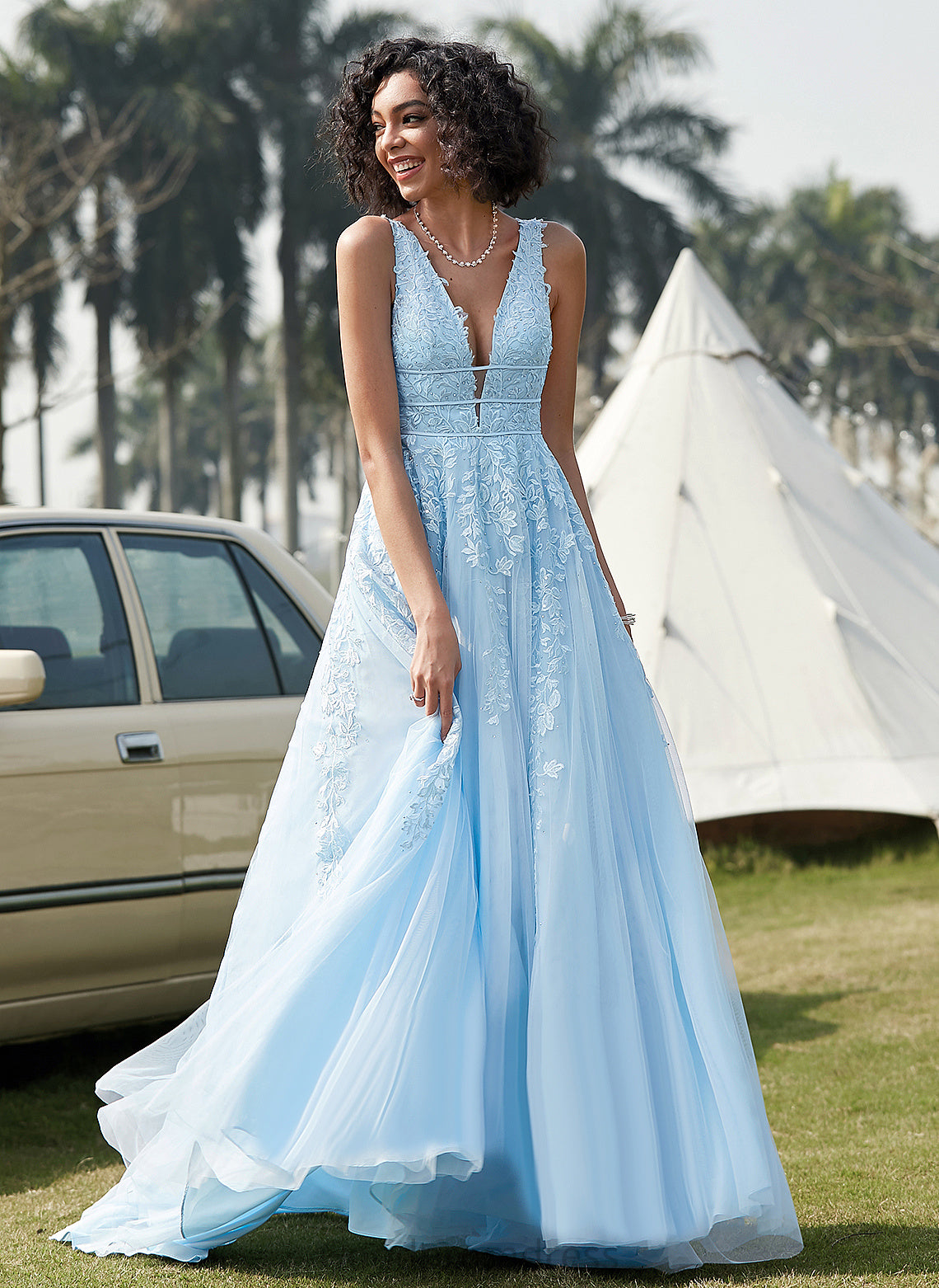 Train Tulle V-neck Leah Ball-Gown/Princess Sweep Beading Prom Dresses Lace With